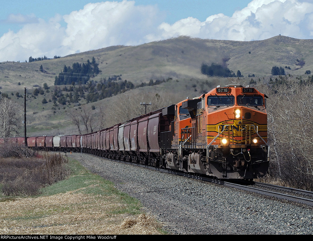 BNSF 5716
